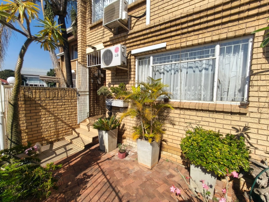 3 Bedroom Property for Sale in Rustenburg Central North West